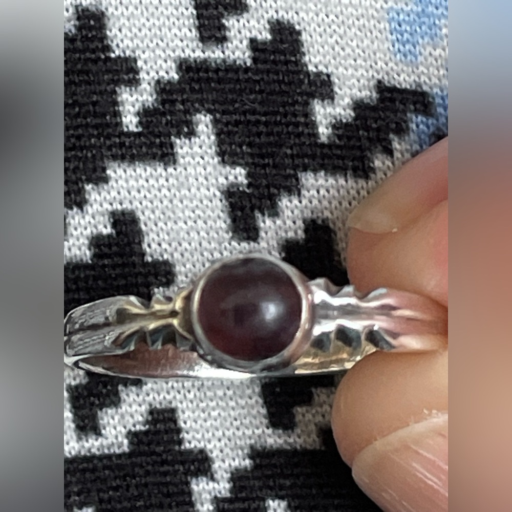 Vintage 925 Sterling Silver Ring with Dark Red or purple Cabochon Stone size 6.5